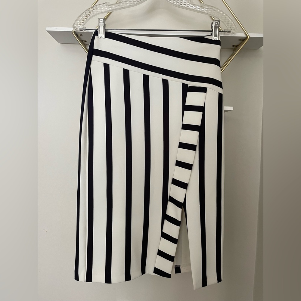 TOPSHOP Black & White Striped Skirt Size 0